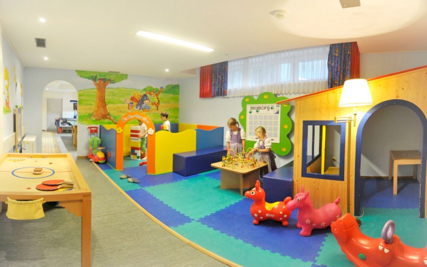 Kinderspielzimmer für die kleinen Gäste mit vielen Möglichkeiten zum Spielen und Austoben