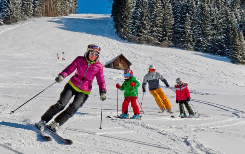 Mitreisende Skifahrer/-in, Skiferien, hot Alpinurlaub, Skiurlaub