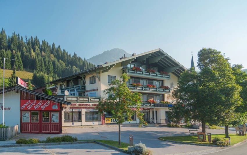 Gästehaus Maier in Filzmoos - Außenansicht im Sommer