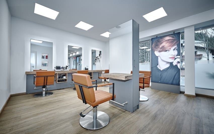 Modern eingerichtet der Friseursalon an der Hauptstraße in Filzmoos