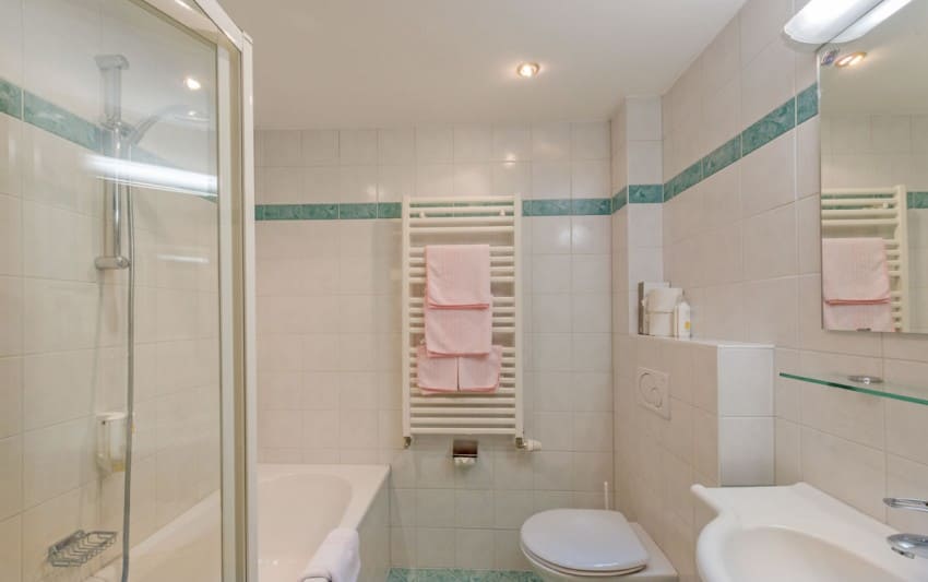 Badezimmer in der Ferienwohnung im Appartementhaus Raika