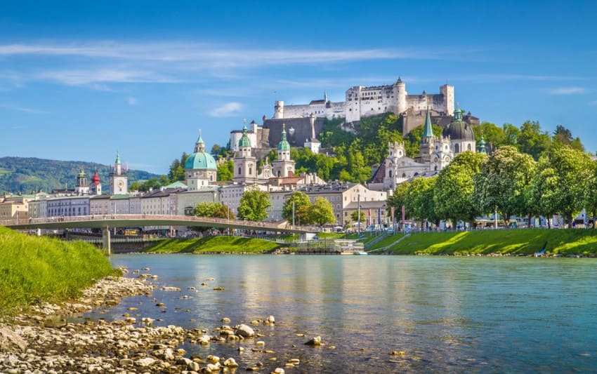 Salzburg mit Festung im Hintergrund