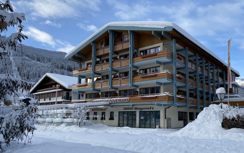 Unser Hotel Hanneshof präsentiert sich in voller Winterpracht